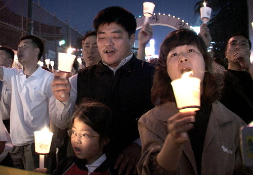 촛불시위에 나온 가족 